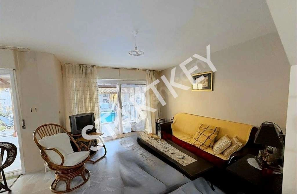 Престижная 3‑комнатная вилла в Чешме, Турция