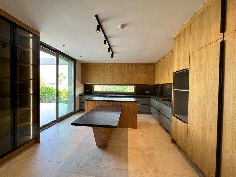 Просторная вилла с 7 спальнями в Чешме, Турция