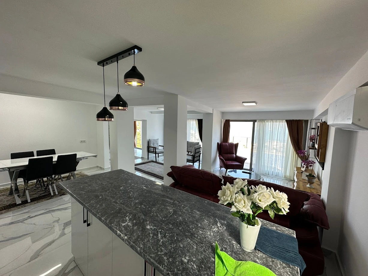 Вилла с 3 спальнями и видом на море в Аланье, Турция