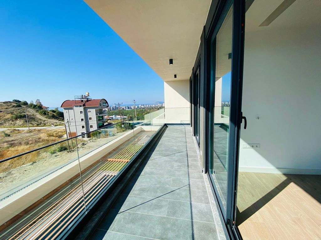 3‑спальная вилла с частным пляжем в Аланье, Турция