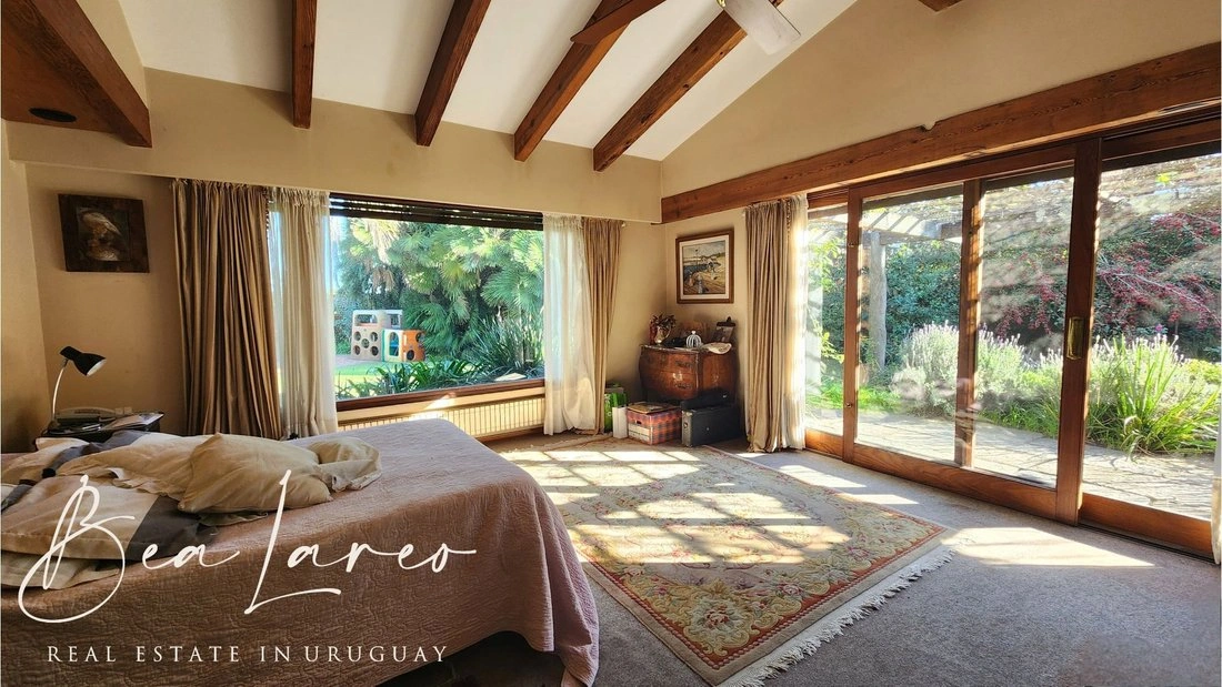 Дом 4+1 с камином в Монтевидео, Уругвай