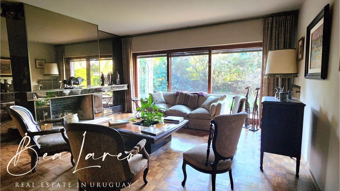 Дом 4+1 с камином в Монтевидео, Уругвай