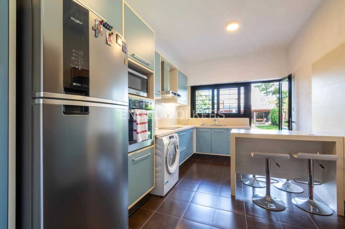 Дом 4+1 с открытым бассейном в Монтевидео, Уругвай