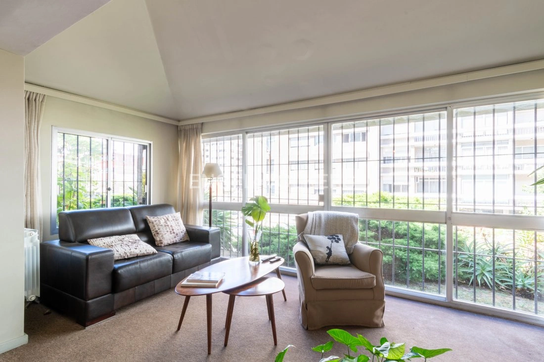 Дом 4+1 с гаражом в Монтевидео, Уругвай