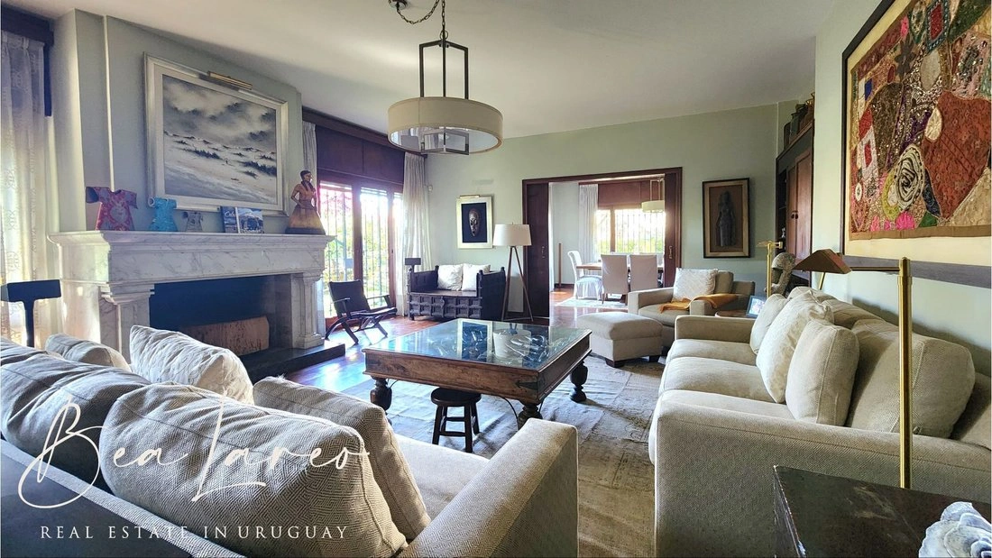 Дом 5+1 с камином в Монтевидео, Уругвай