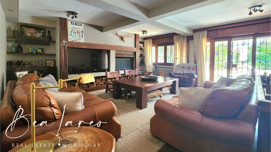 Дом 5+1 с камином в Монтевидео, Уругвай