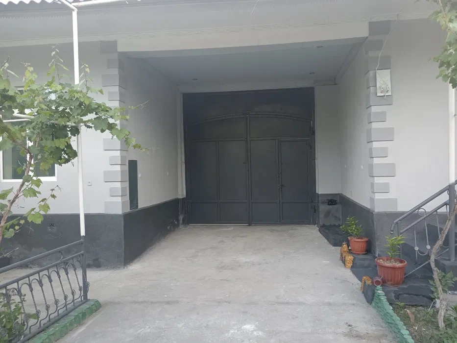 Дом 8+1 с парковкой в Андижане, Узбекистан