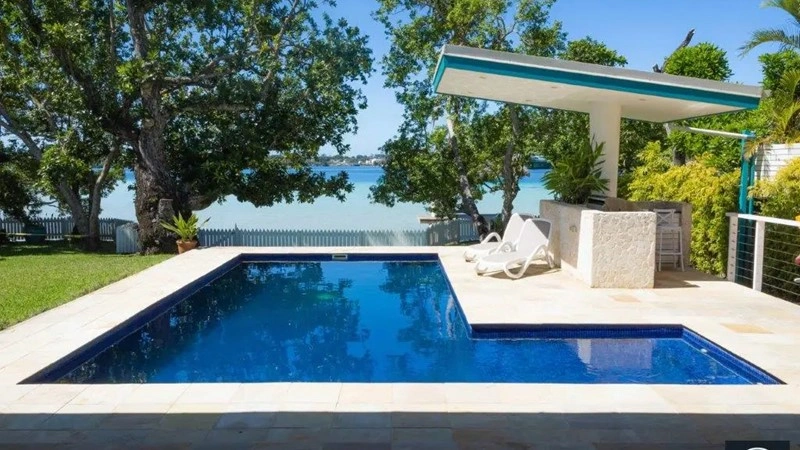 Вилла 495 m2 с открытым бассейном в Порт-Вила, Вануату