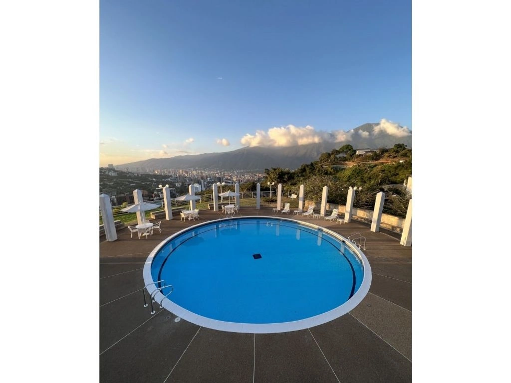 Пентхаус 3+1 с панорамным видом в Каракасе, Венесуэла