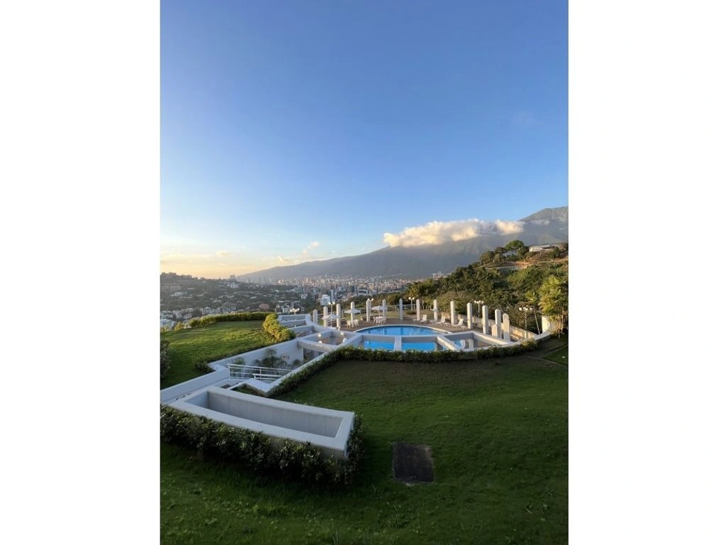 Пентхаус 3+1 с панорамным видом в Каракасе, Венесуэла