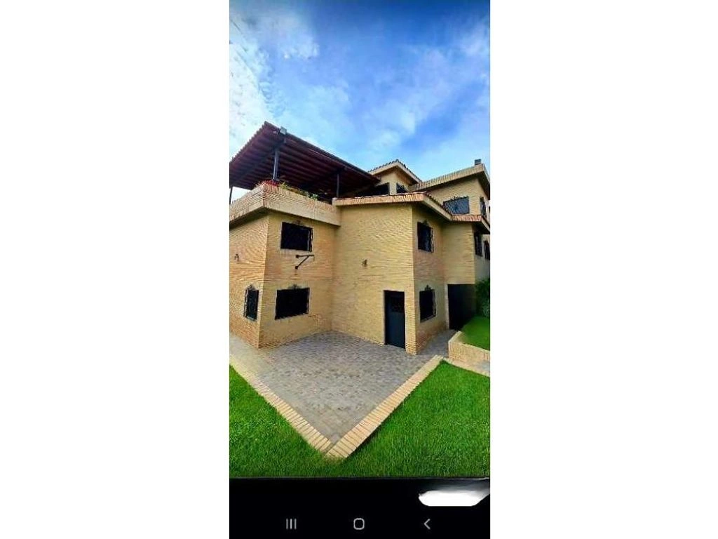 Дом 650 м² с парковкой в городе Валенсия, Венесуэла