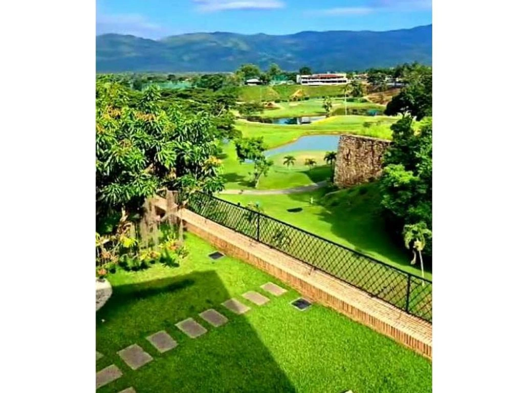 Дом 650 м² с парковкой в городе Валенсия, Венесуэла