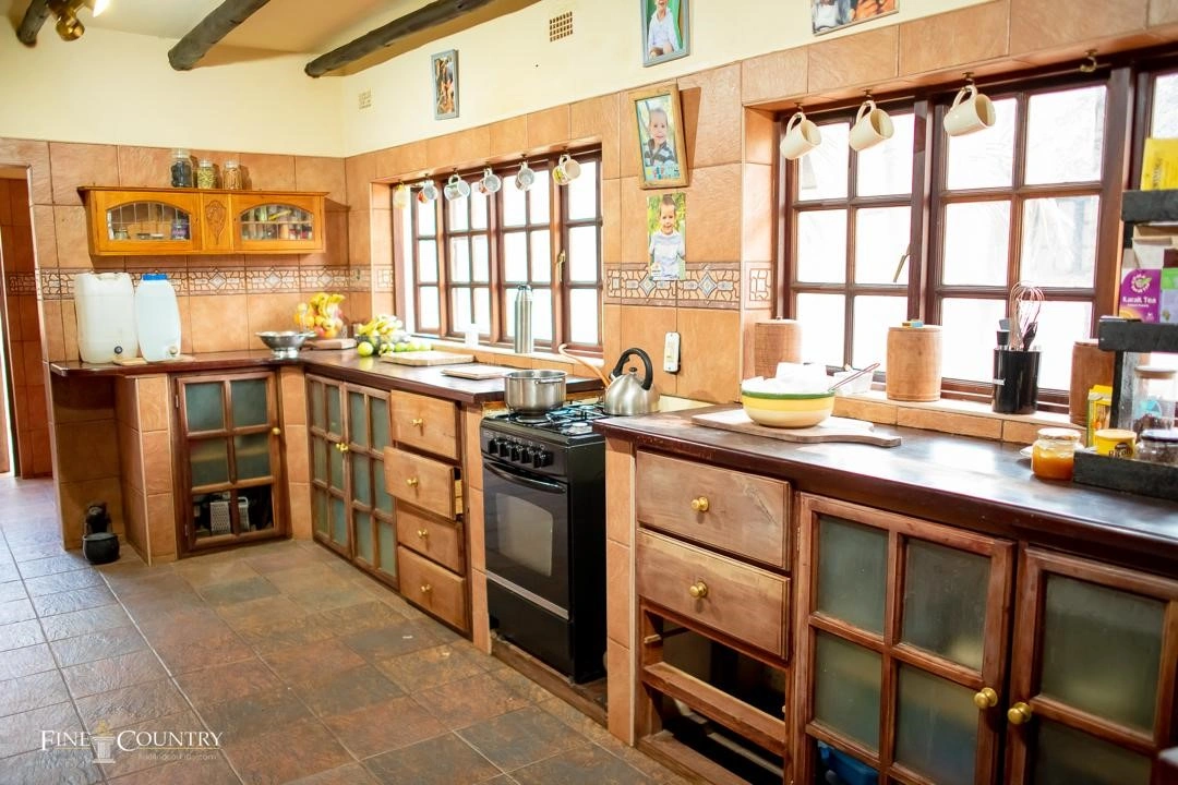 Дом 720 m2 с садом в Хараре, Зимбабве