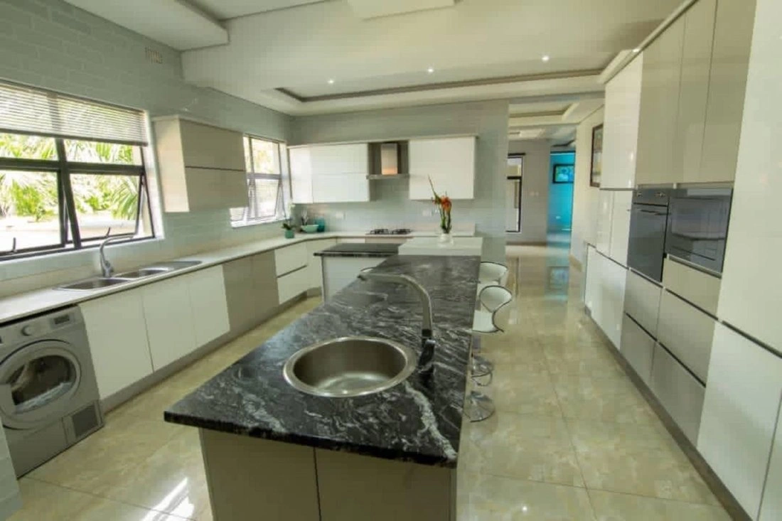 Дом 640 m2 с джакузи в Хараре, Зимбабве