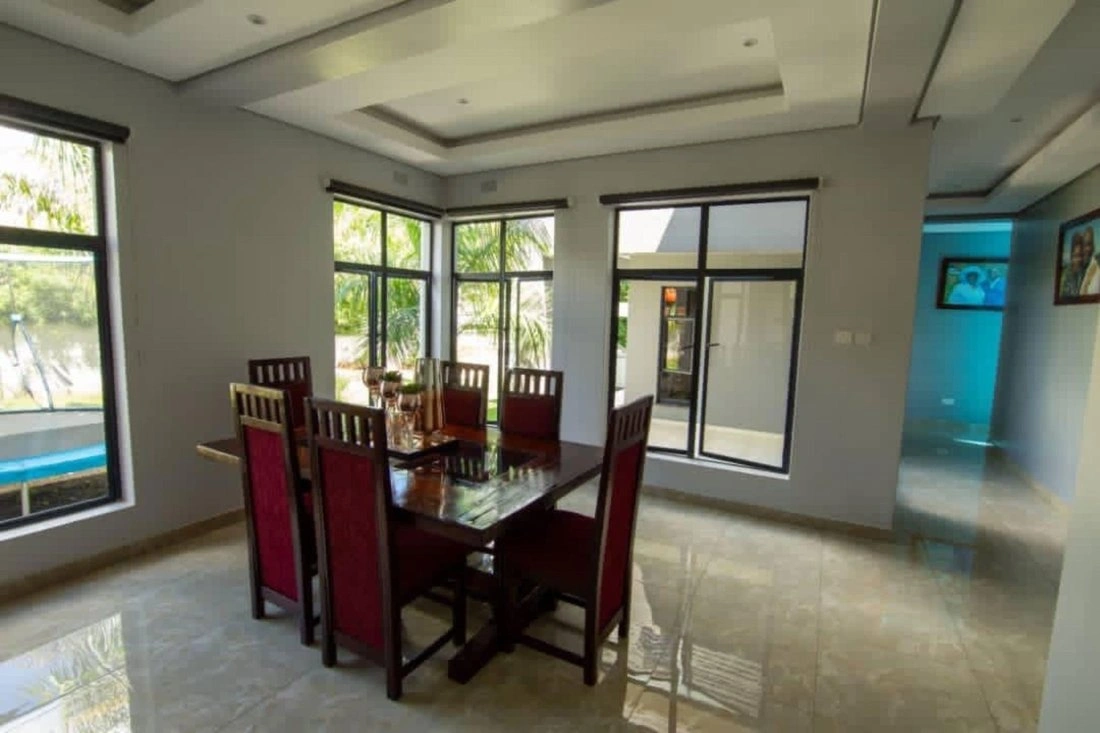 Дом 3+1 с открытым бассейном в Хараре, Зимбабве