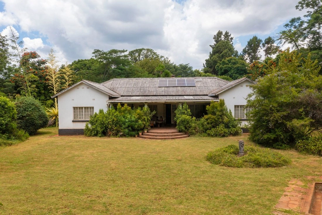 Дом 230 m2 с садом в Хараре, Зимбабве