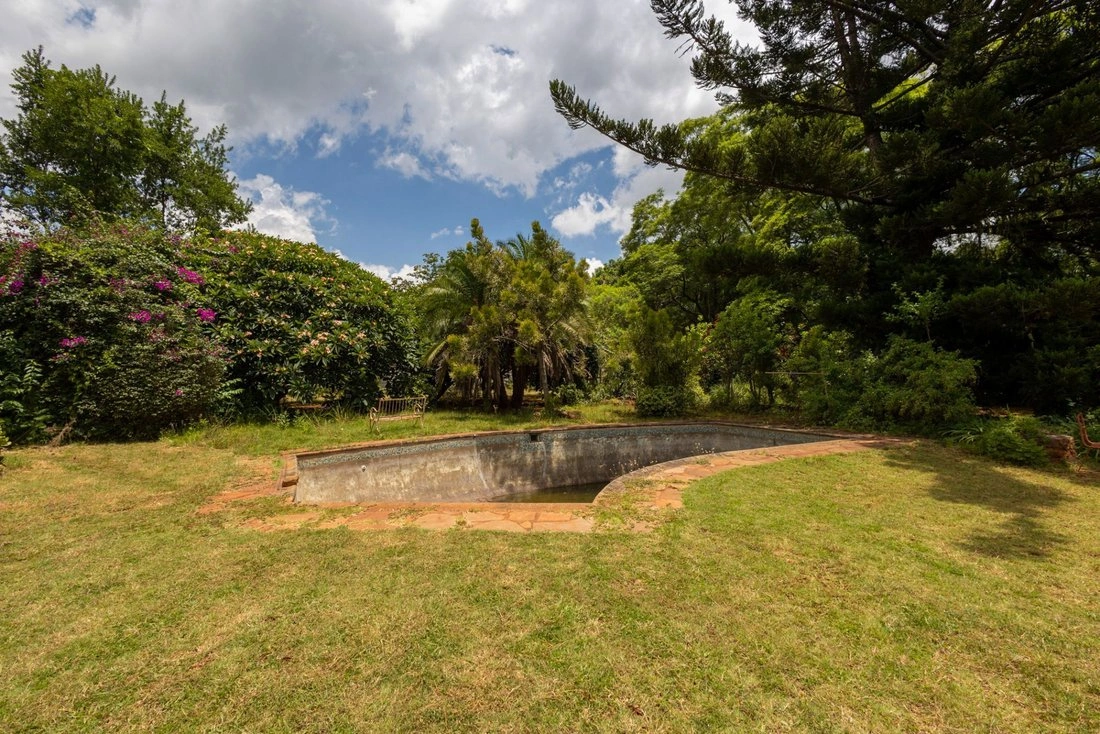 Дом 230 m2 с садом в Хараре, Зимбабве