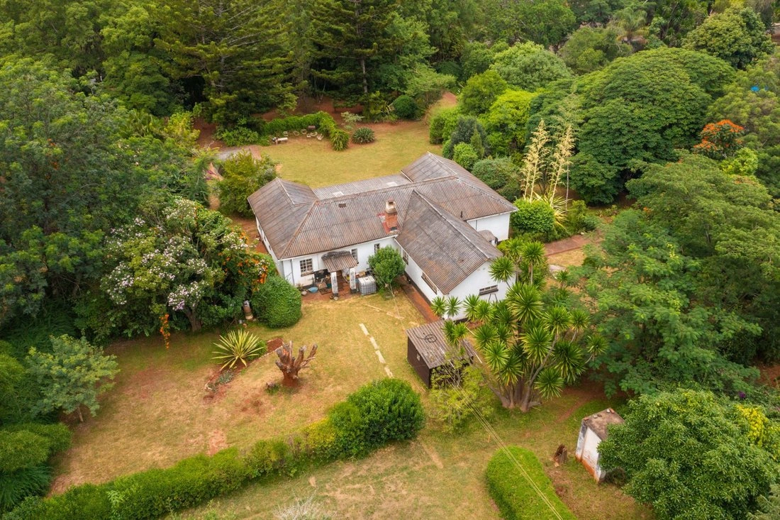 Дом 230 m2 с садом в Хараре, Зимбабве