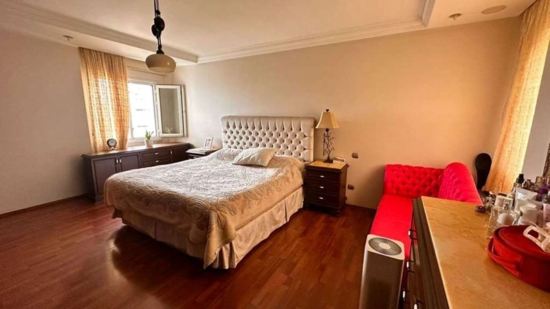 Комфортабельная квартира с четырьмя спальнями в Адане, Турция