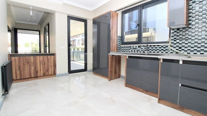 Просторный дом с четырьмя спальнями в Ялове, Турция