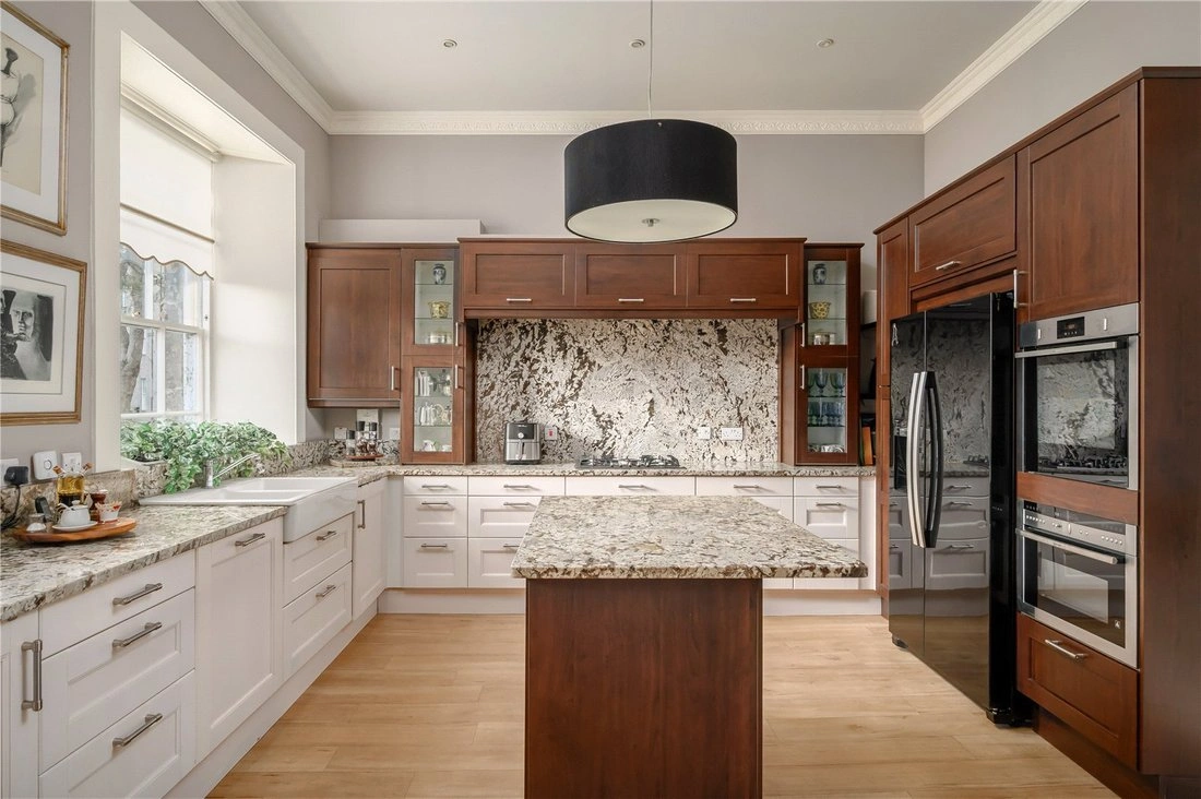 Таунхаус 5+1 с видом на горы в Эдинбурге, Великобритания