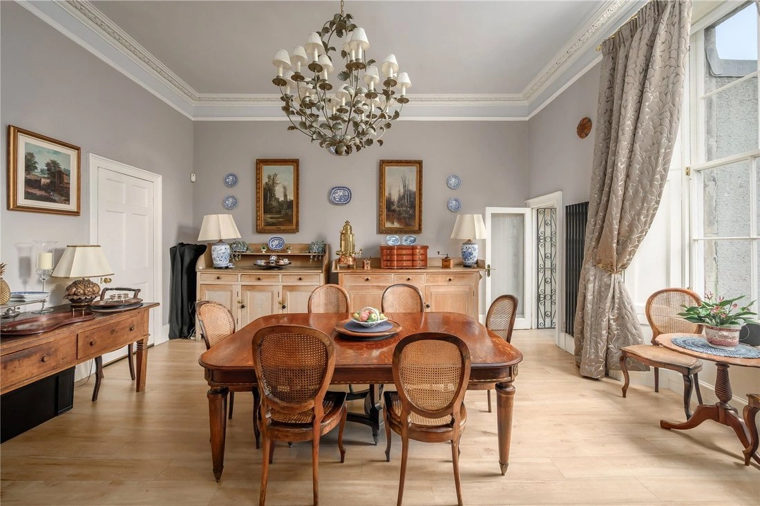 Таунхаус 5+1 с видом на горы в Эдинбурге, Великобритания