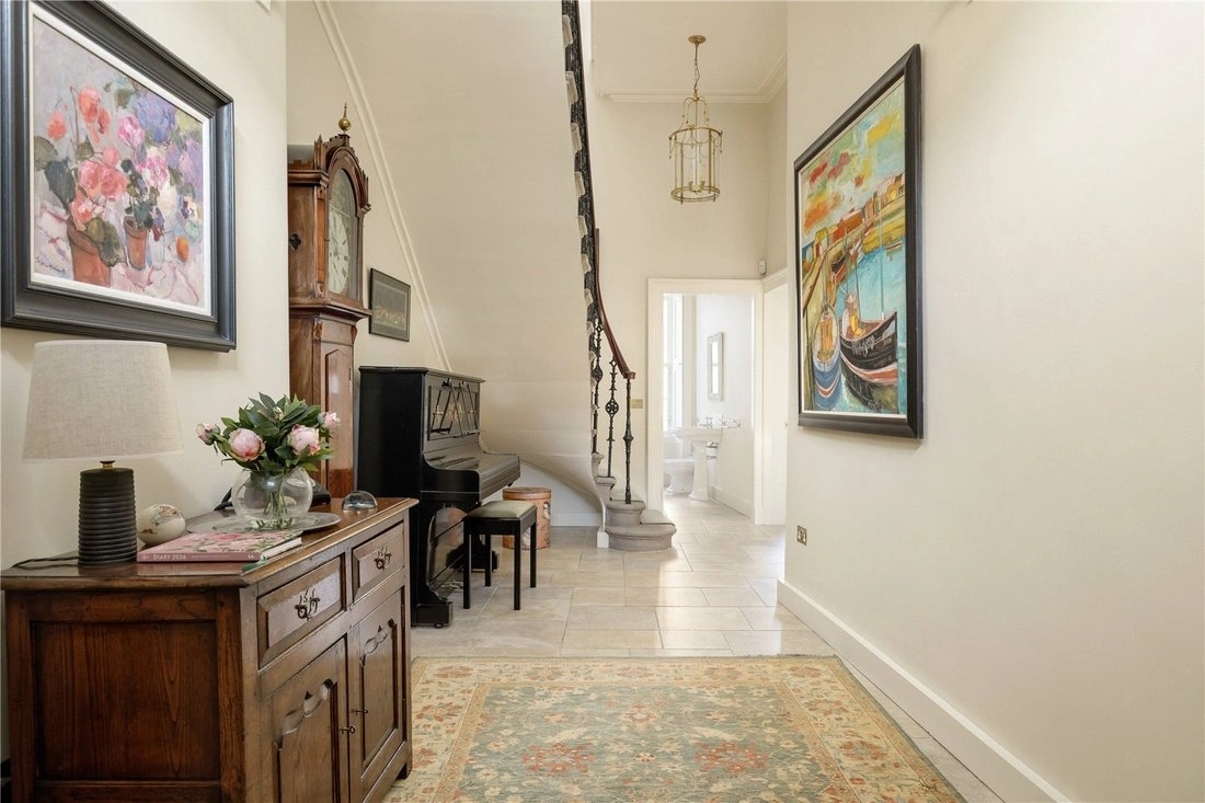 Дуплекс 245 m2 с высокими потолками в Эдинбурге, Великобритания