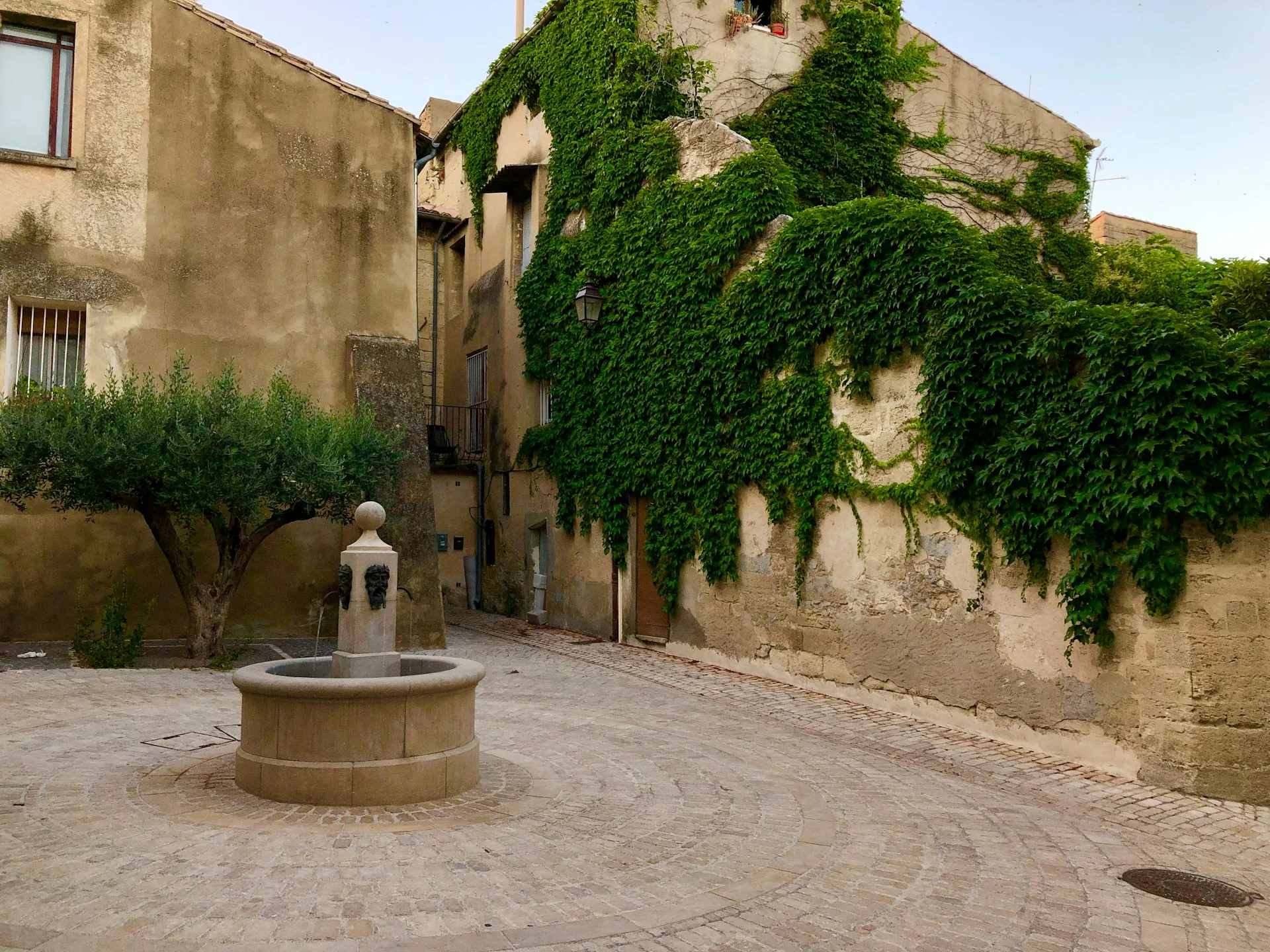 Международный перевод денег в Юзес – безопасно, без визита в банк | VelesClub Int.