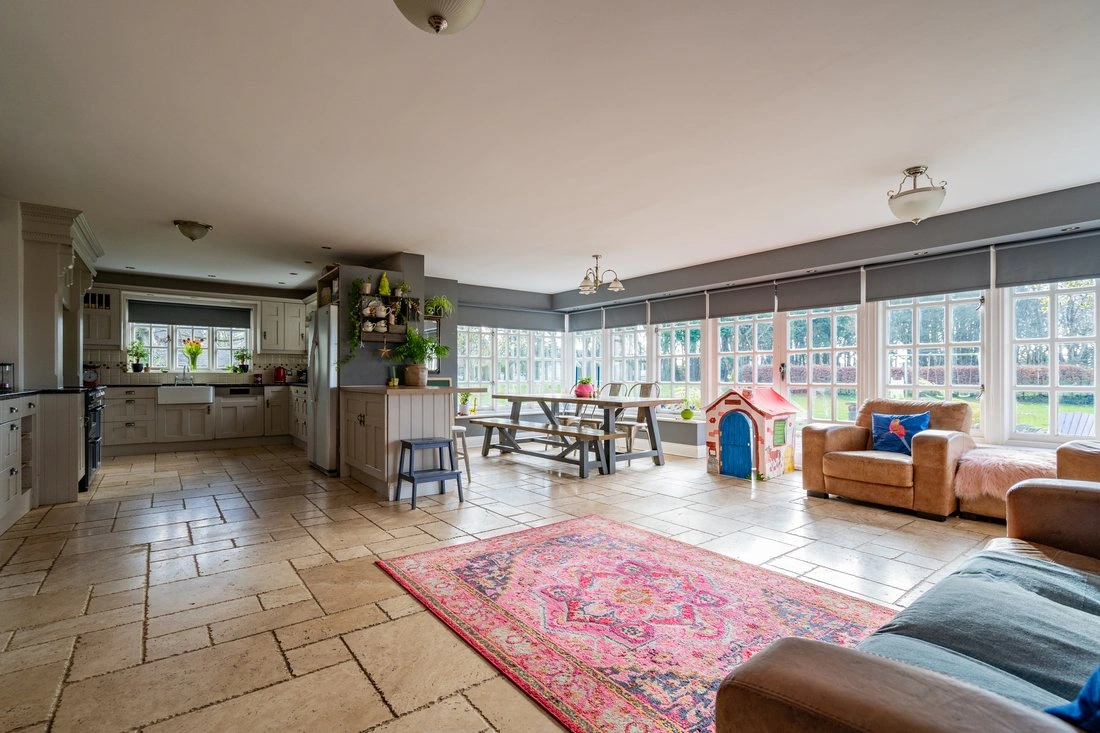 Обновлённый коттедж 8+1 в Суонси, Уэльс