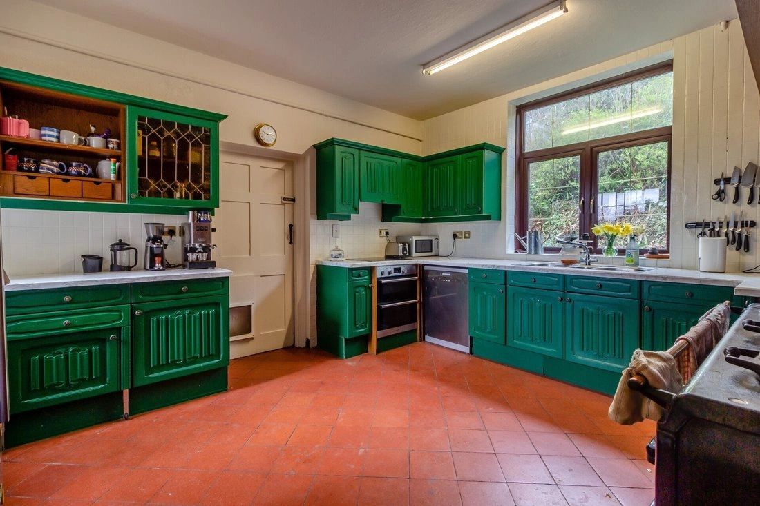 Семейный дом 600 m² в Ньюпорте, Уэльс