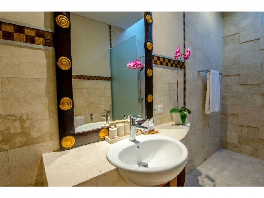 Роскошная вилла площадью 1500 м2 с бассейном в Южном Депансаре