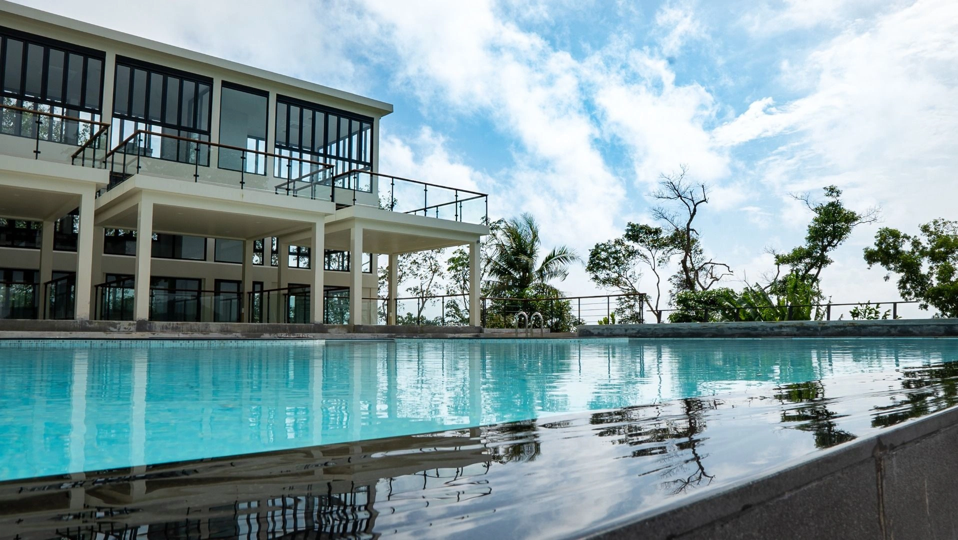 Modern complex 800 meters from Karon Phuket beach