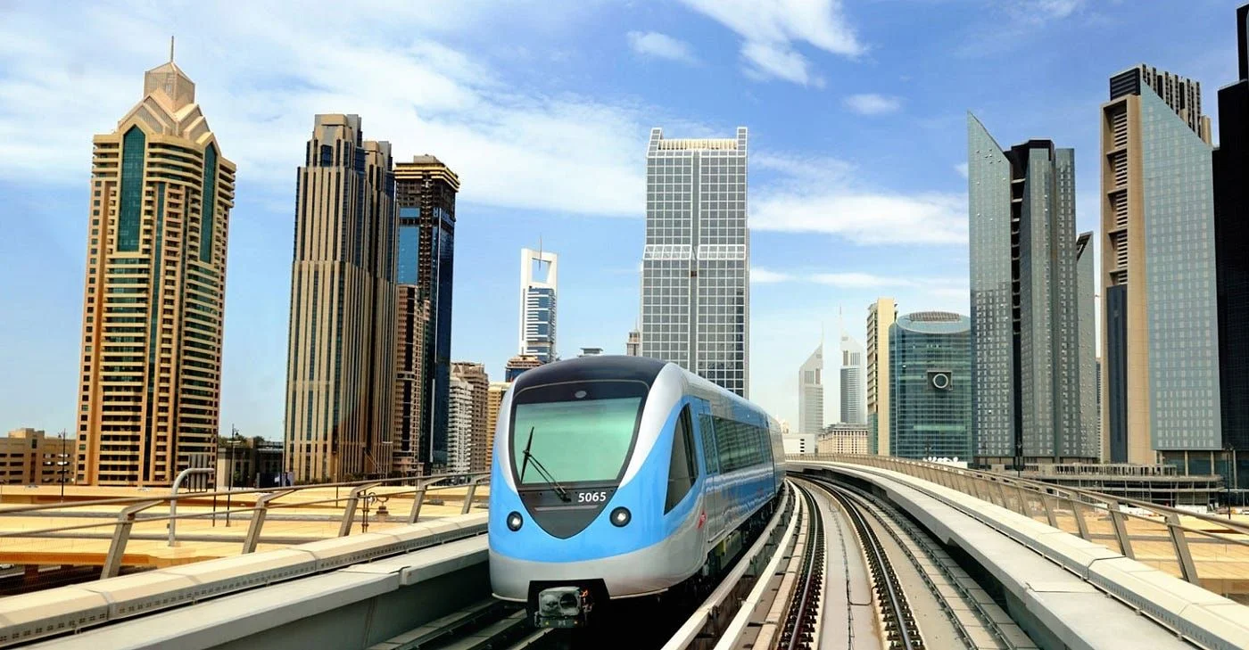 Ориентируемся в Дубае: Руководство по общественному транспорту и расходам на поездки