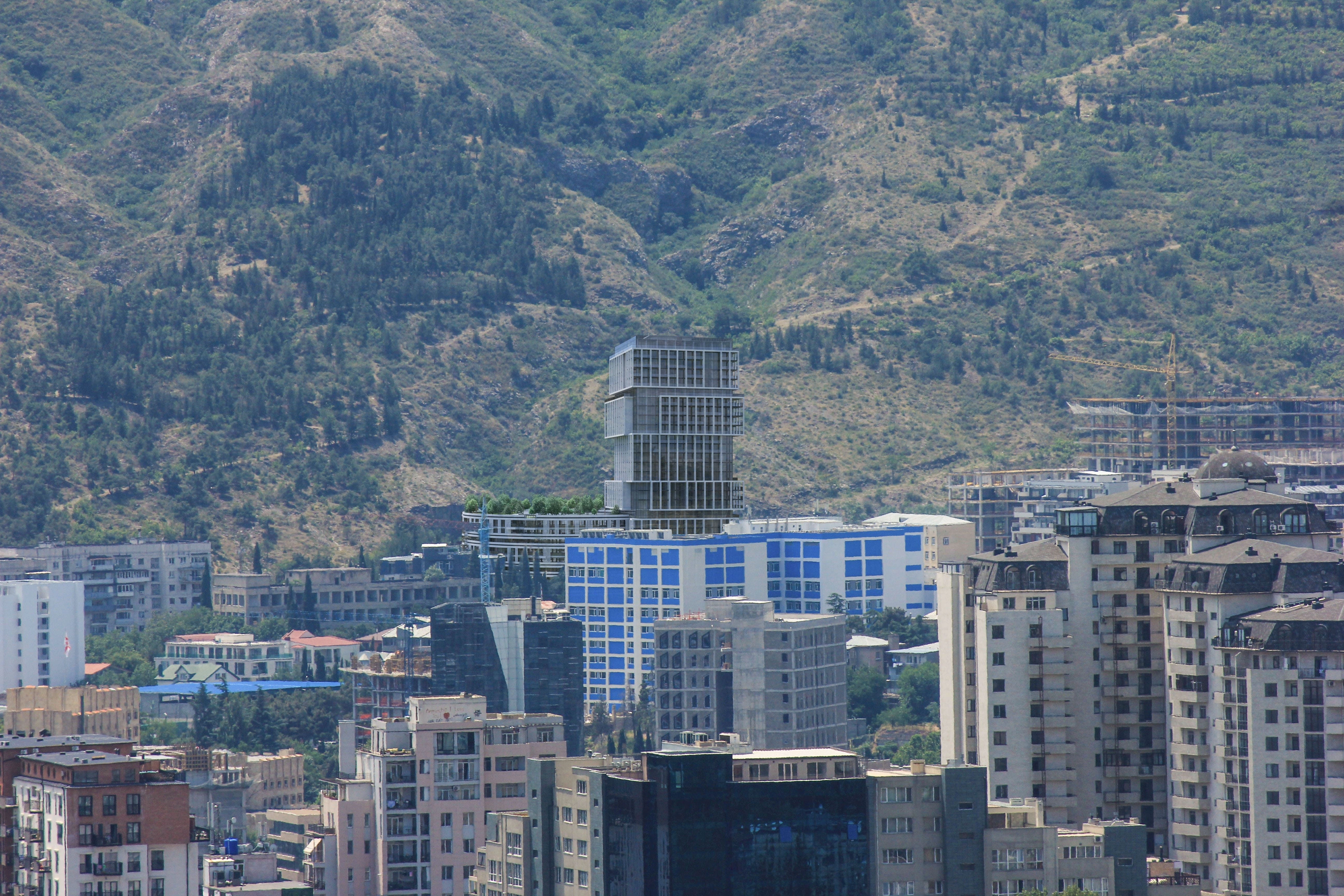 Современный жилой комплекс в экологически чистой зоне Тбилиси