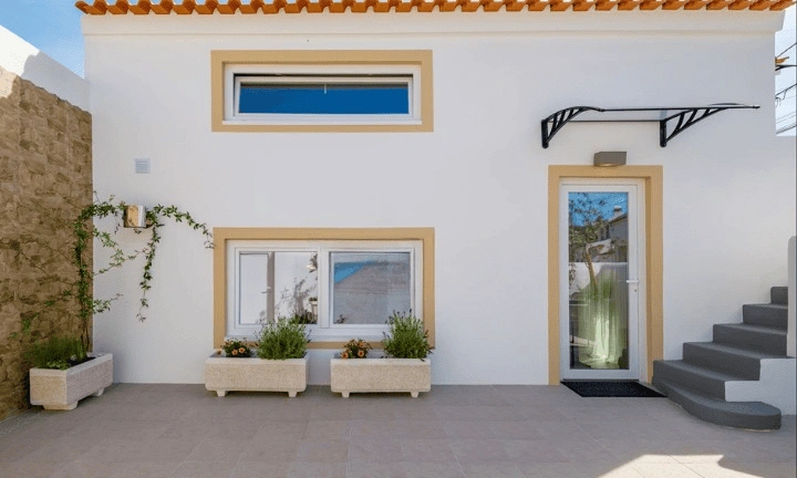 Красивая отремонтированная собственность на серебряном побережье Португалии