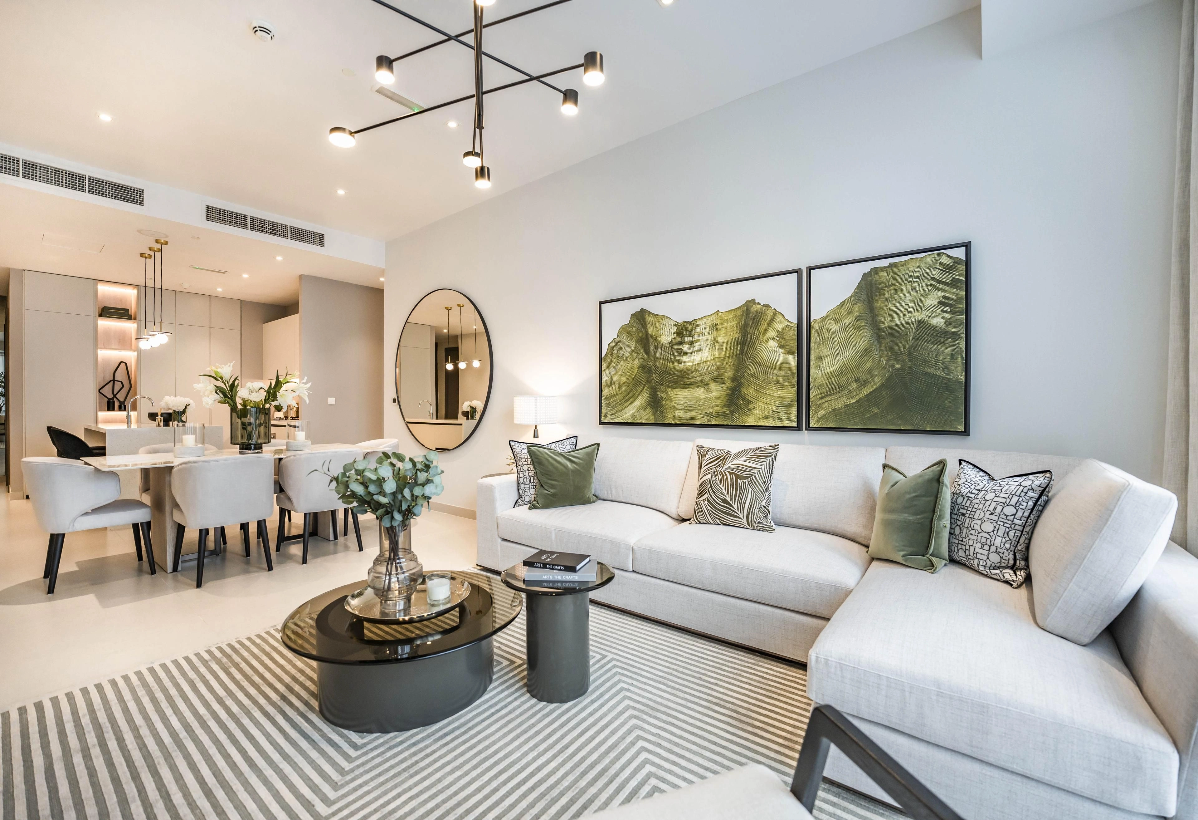 Роскошный жилой комплекс с видом на море и порт в Дубае