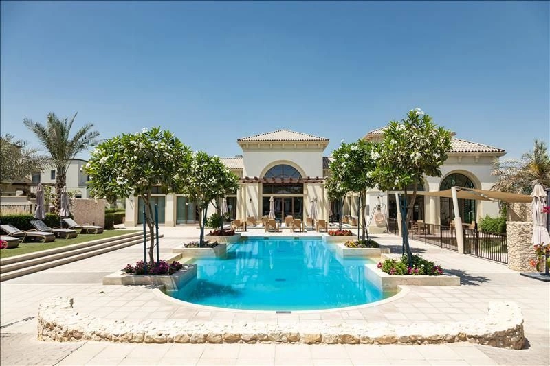 Villas with Gardens and Clubhouse, Dubai