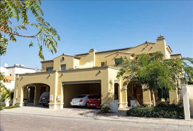 Villas with Gardens and Clubhouse, Dubai