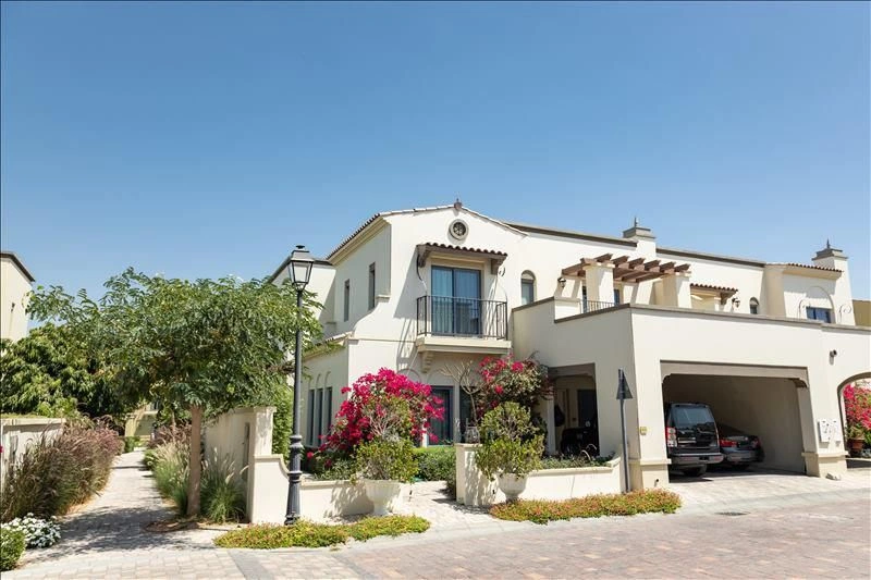 Villas with Gardens and Clubhouse, Dubai