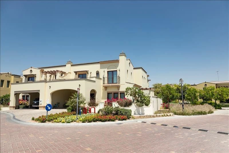 Villas with Gardens and Clubhouse, Dubai