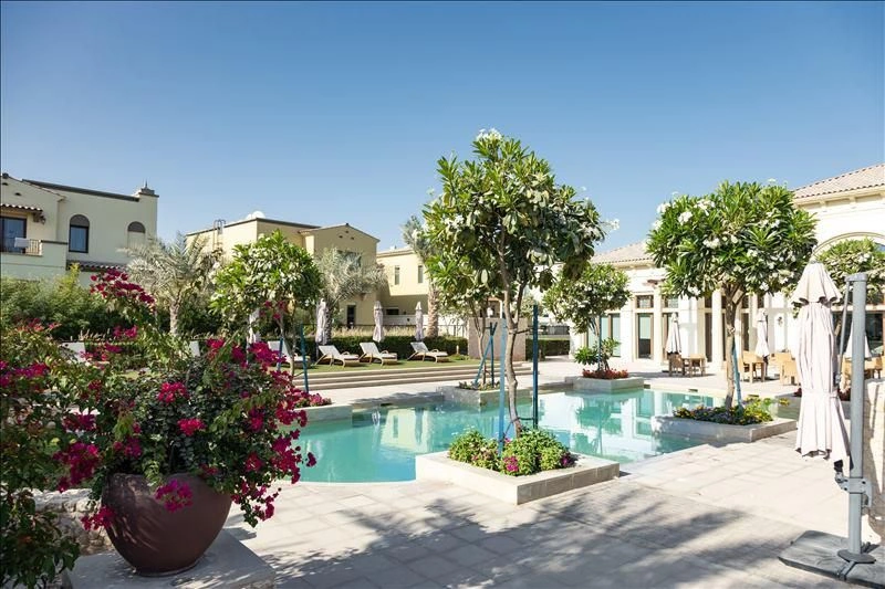 Villas with Gardens and Clubhouse, Dubai