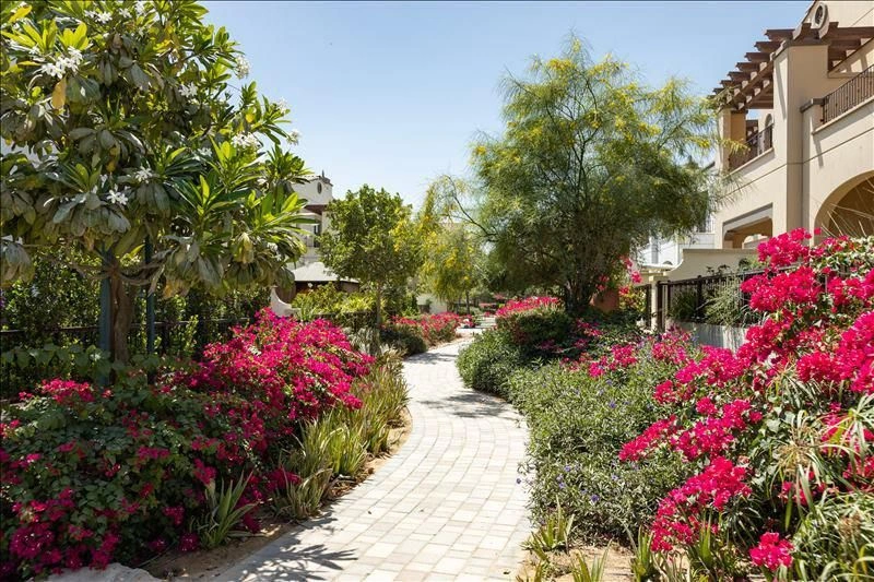 Villas with Gardens and Clubhouse, Dubai