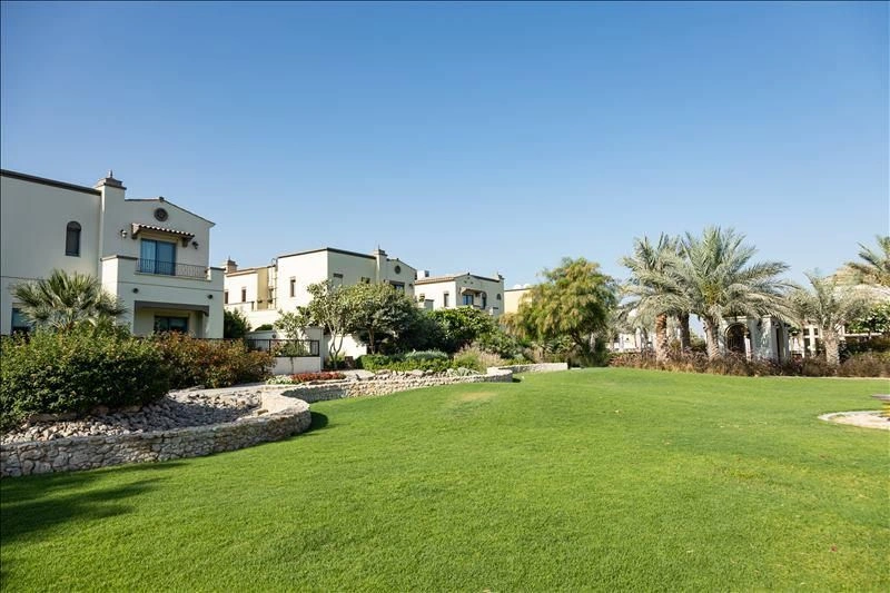 Villas with Gardens and Clubhouse, Dubai