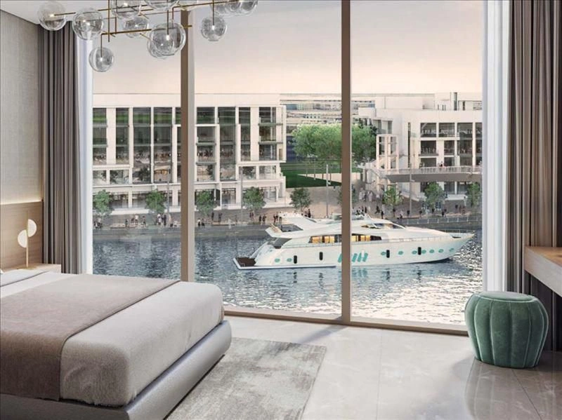 Элитный жилой комплекс на берегу канала в Дубае