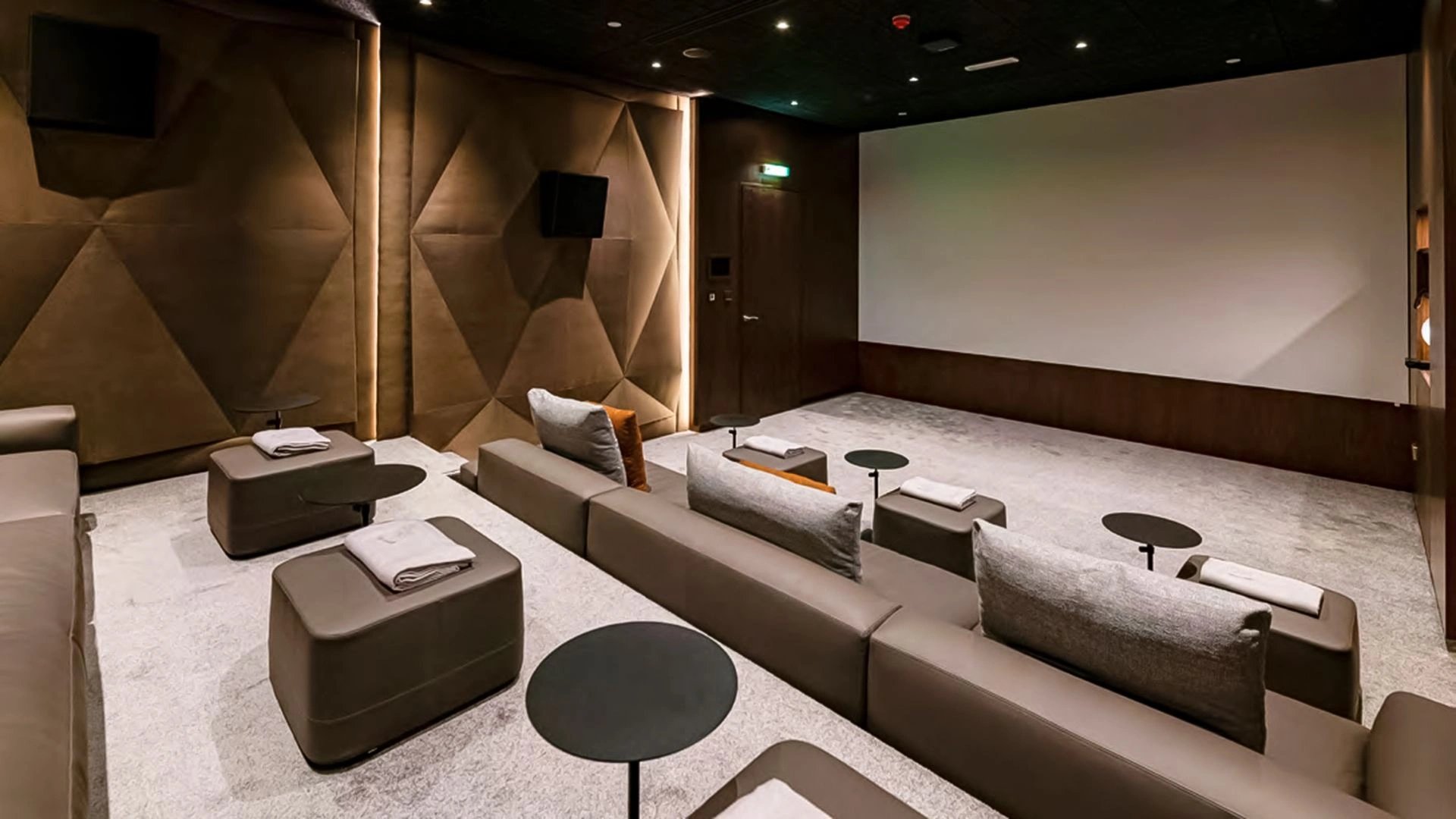 Эксклюзивный жилой комплекс в живописной гавани Marasi